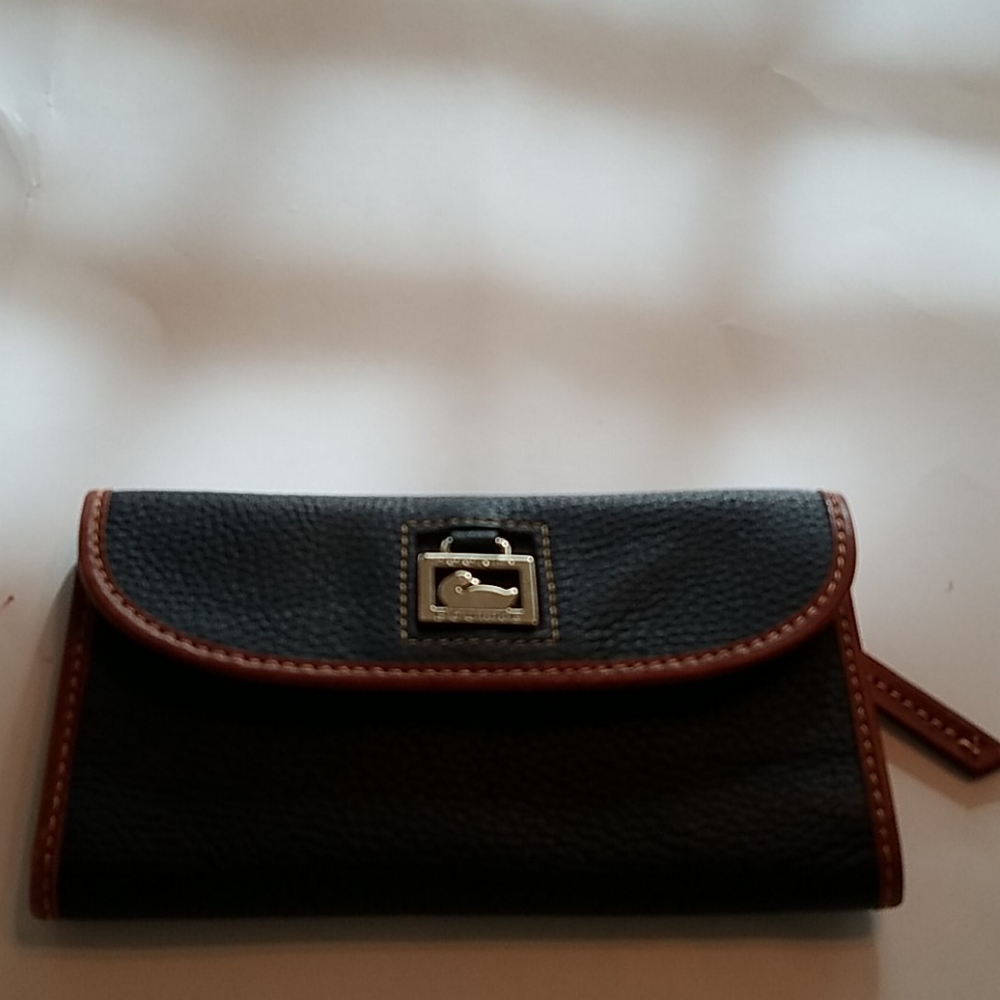 Dooney and Bourke wallet